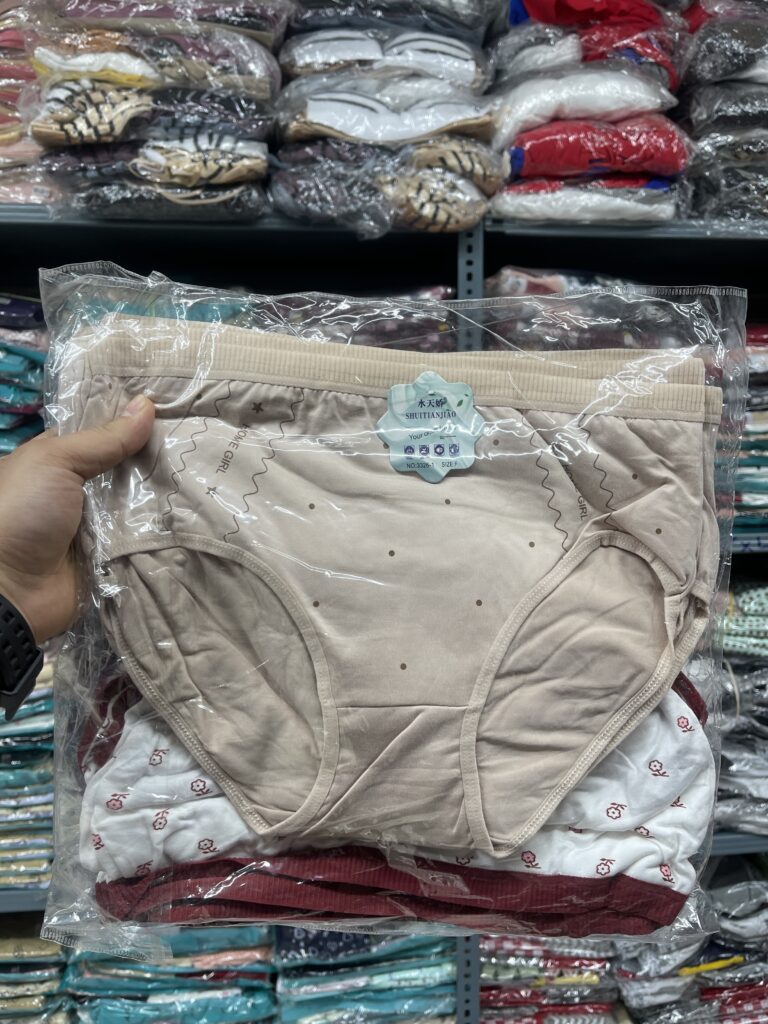 شورت عروسکی وارداتی مارک کلوز فرند (جین12تایی)